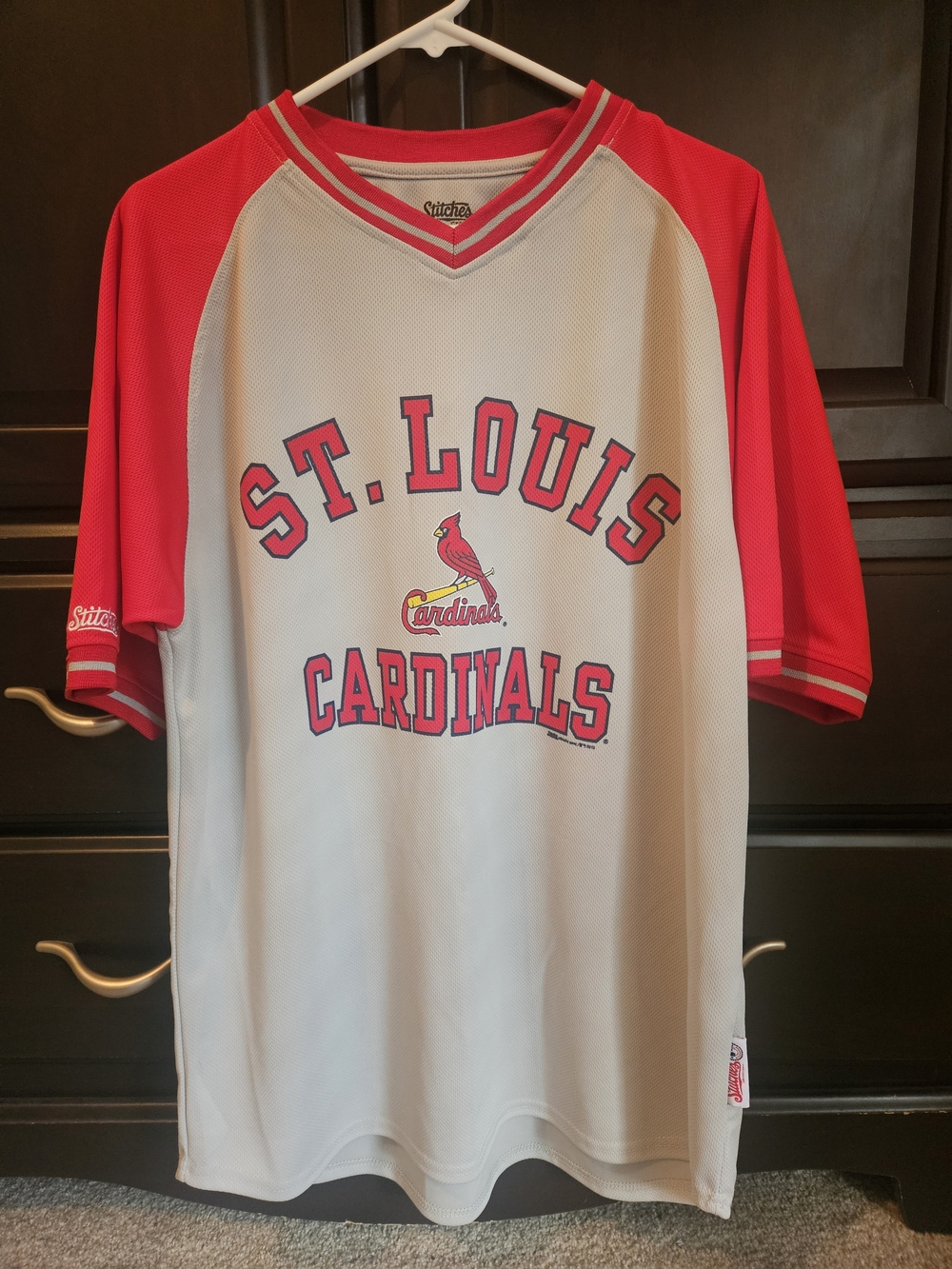 EUC Men's Stitches Apparel St. Louis Cardinals V-Neck Jersey